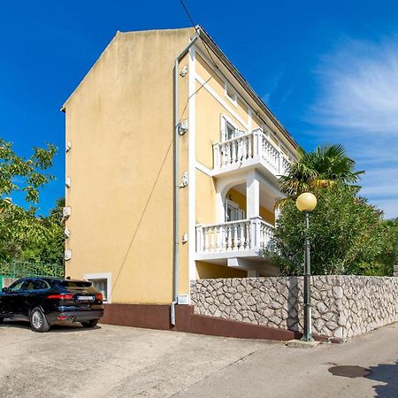 Beautiful Apartment In Omisalj With Kitchen Eksteriør billede